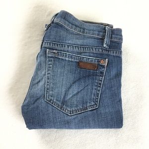 Distressed hem cropped blue jeans